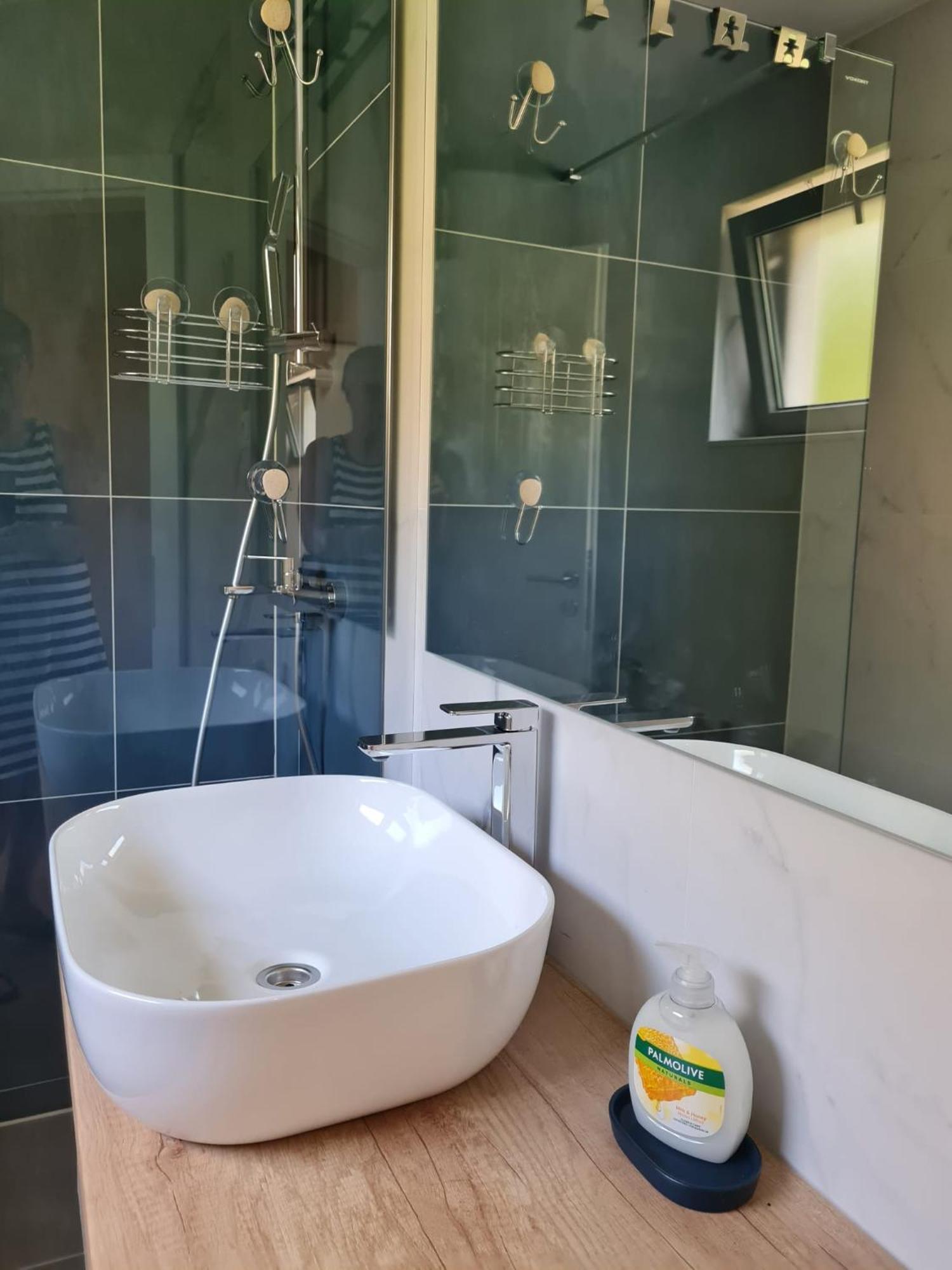 Beachfront Comfort Apartments Sinajko Podgora Cameră foto